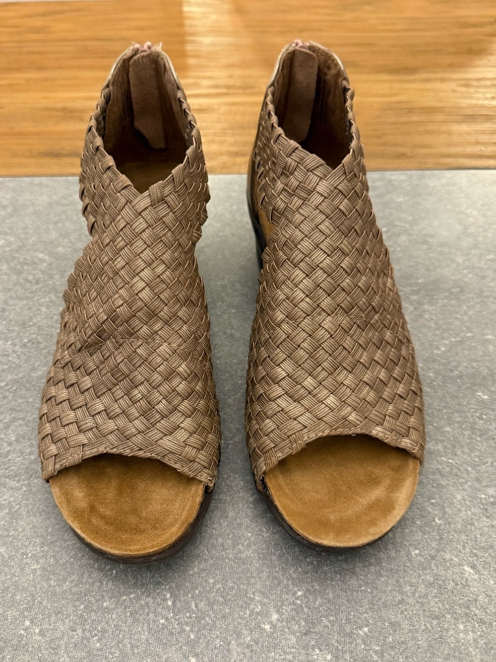 Comfortiva Alesha Metallic Woven Wedge Sandals Bronze Gold 6.5 NIB - Picture 2 of 12